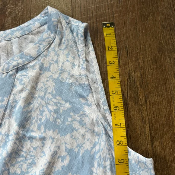Women's Crown & Ivy Blue White Floral Sleeveless Tank Top L - Picture 6 of 12